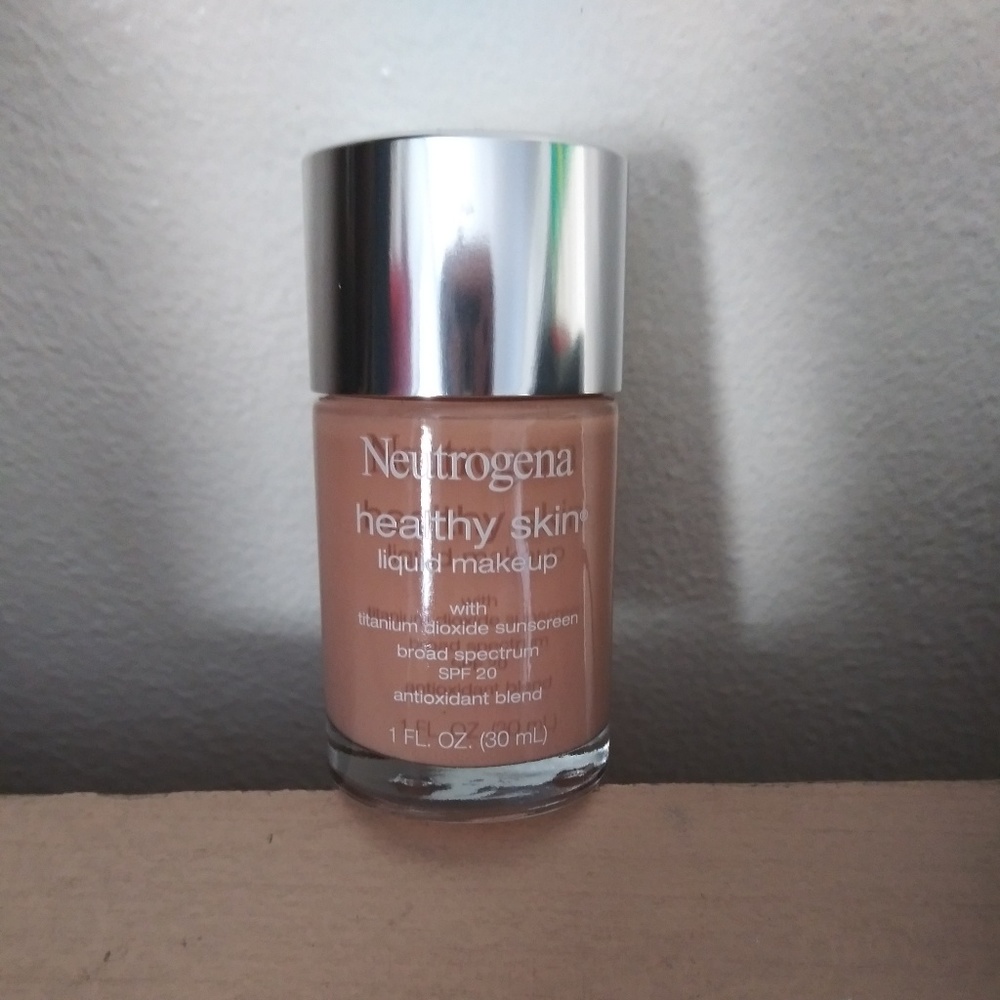 SOLD,  Neutrogena Healthy skin liquid foundation